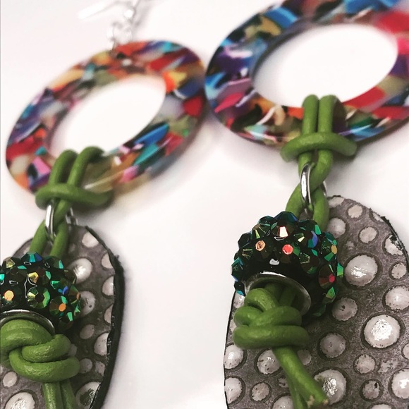 Handpainted reversible leather earrings - Picture 4 of 6